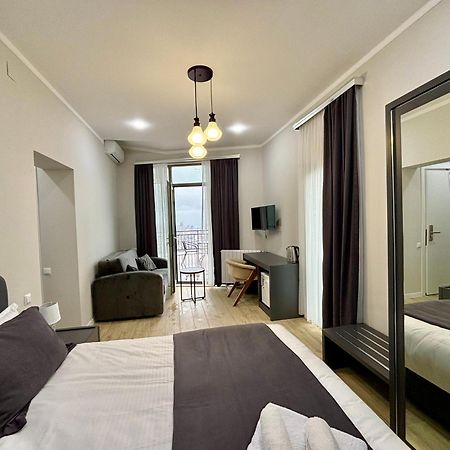 Hillside Inn บาทูมิ ภายนอก รูปภาพ